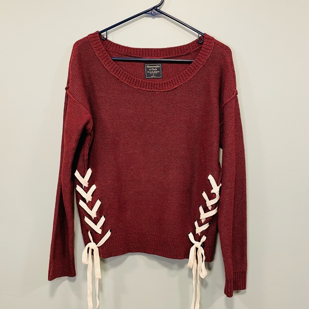 Abercrombie & Fitch sweater! Maroon tie side sweater size small!